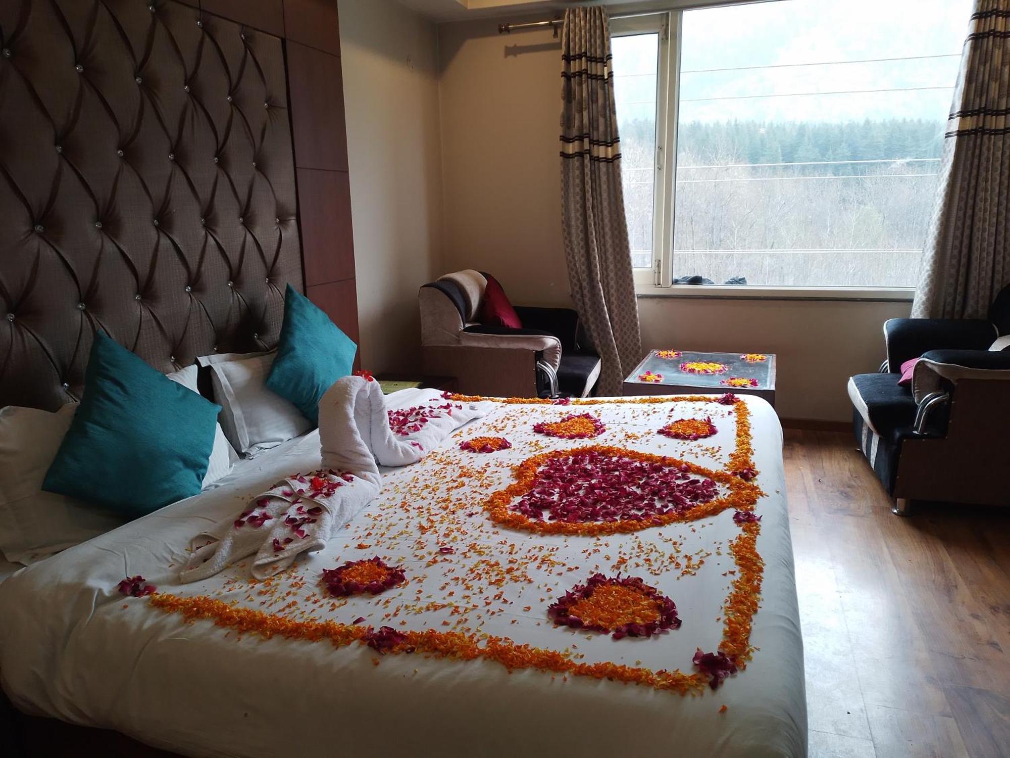 Hotel Neelam Manali Near Volvo Bus Stand Manali Bagian luar foto